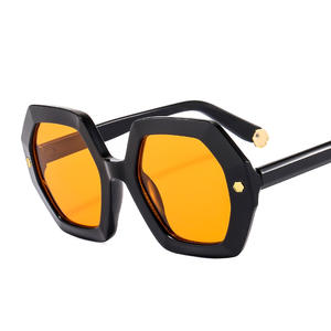 2024 nuevas gafas de sol de PC <span class=keywords><strong>hexagonales</strong></span> irregulares para hombres y mujeres gafas de sol de moda con remaches <span class=keywords><strong>hexagonales</strong></span> 9194 - Product Image 2