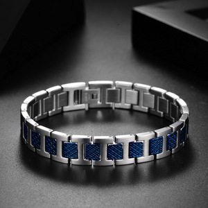 Vente en gros sur mesure Bracelet en acier inoxydable personnalisé à motifs de crocodiles imperméables et sans décoloration - Product Image 2
