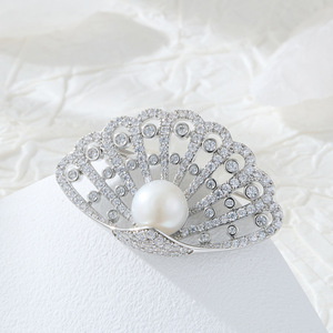 Scallop Brooch With Freshwater Pearl Zinc Alloy Women's Party Jewelry Openwork Design Claw Setting XC08332 - Product Image 4