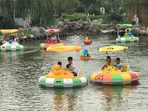 Parc aquatique, piscine, jeux gonflables flottants, bateaux tamponneurs aquatiques, bateaux tamponneurs électriques avec lumières LED, pédalo - Product Image 4