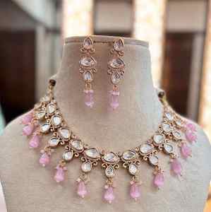 ชุดเพชรโมอิสชุบทองแบบดั้งเดิมและ kundan ชุดคุณภาพระดับพรีเมียมคุณภาพเยี่ยมพร้อมต่างหูสำหรับงานแต่งงาน - Product Image 4