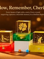 Nouveau produit créatif : Base lumineuse LED durable à lumière chaude, accompagnée d'un cube de cristal transparent avec logos gravés au laser en 3D