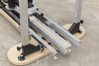 Planche de saut et d'étirement en aluminium avec plateau en érable durable pour le yoga, le Pilates, les exercices corporels en studio, et les reformers de Pilates