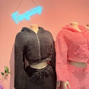 Conjunto Ajustado de 2 Piezas para Mujer de Terciopelo Bubble en Color Sólido, Moda Casual, Estilo Largo para Otoño-Invierno 2025, Varios Colores Opcionales - Product Image 3