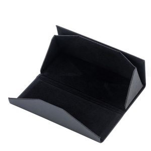 <span class=keywords><strong>2022</strong></span> <span class=keywords><strong>prix</strong></span> de gros PU Portable pliable étuis triangulaires en cuir fait à la main logo imprimé pliable étui de lunettes de soleil emballage - Product Image 6