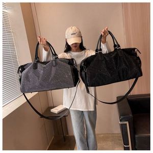 Échantillon Gratuit Nouveau Sac de Voyage de Luxe Brillant avec Rivets en Diamant pour Femme, Idéal pour le Week-end et les Nuits Passées - Product Image 6
