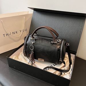 <span class=keywords><strong>Sac</strong></span> à main vintage américain en toile cirée pour <span class=keywords><strong>femme</strong></span>, grande capacité, avec pompon et porte-clés, bandoulière réglable - Product Image 3