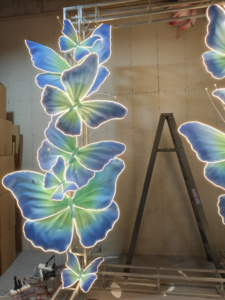 Flores Artificiales Personalizadas Únicas, Mariposa Gigante Brillante, Decoración Impermeable para Bodas, Fiestas, Eventos, Escenarios, Jardín Exterior - Product Image 3
