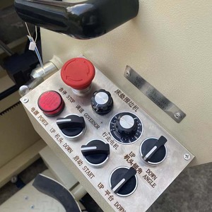 Machine à coudre à point plat OREN RN9B-1A 300U à grande vitesse multifonctionnelle pour la fabrication <span class=keywords><strong>de</strong></span> matelas et l'enroulement <span class=keywords><strong>de</strong></span> cadres <span class=keywords><strong>de</strong></span> <span class=keywords><strong>lit</strong></span> - Product Image 4