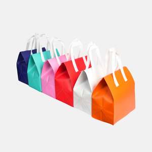 Sac isotherme jetable personnalisé avec logo imprimé et motif lettres, en non-tissé, pour plats à emporter et repas rapides - Product Image 1