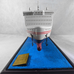 Maquette En Carton De Bateau De Pêche – Fabrication Artisanale, Pièce Unique