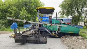 آلة رصف الأسفلت فوجل 2100-2 مستعملة عالية الجودة وفعالة من حيث التكلفة، سرعة 25 متر/دقيقة، إنتاجية 1100 طن/ساعة، تكلفة صيانة منخفضة، أصلية 100% ألمانية بسعر منخفض - Product Image 3