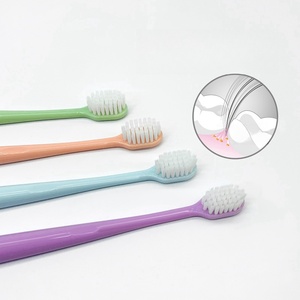 UUYP Ensemble de brosses à dents 4 pièces Nouveau design Étuis en plastique réutilisables à poils <span class=keywords><strong>extra</strong></span> doux pour le nettoyage buccal pour enfants et adultes à usage domestique - Product Image 2