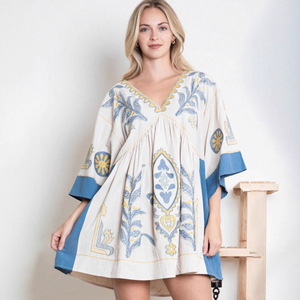 Nuovo Abito Casual da Donna Europeo-Americano <span class=keywords><strong>con</strong></span> Maniche <span class=keywords><strong>a</strong></span> <span class=keywords><strong>Tre</strong></span> <span class=keywords><strong>Quarti</strong></span> e Scollo <span class=keywords><strong>a</strong></span> V per Primavera Estate, Stile Bohémien <span class=keywords><strong>con</strong></span> Stampa Floreale Naturale - Product Image 4