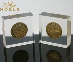 Благородный высококачественный люцитовый монета, встроенная акриловая пресс-папье в качестве деловых подарков