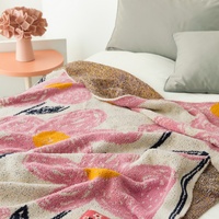 Couverture en polyester tricotée personnalisable, service OEM, super douce, anti-boulochage, lavable en machine, couverture de canapé pour la maison, cadeau, SNK