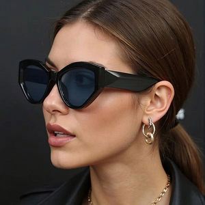 Lunettes de soleil œil de chat pour femmes, monture épaisse, style rétro, couleurs gelée, protection UV400, avec logo personnalisé, collection 2025 - Product Image 2