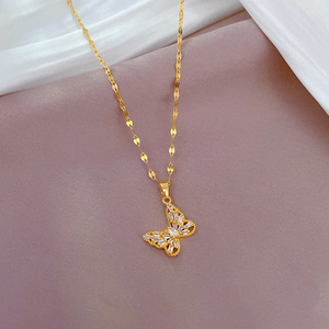 Collier Papillon Brillant en Acier Inoxydable Doré, Étanche, avec Pendentif Papillon en Zircon Cubique, Vente en Gros - Product Image 4