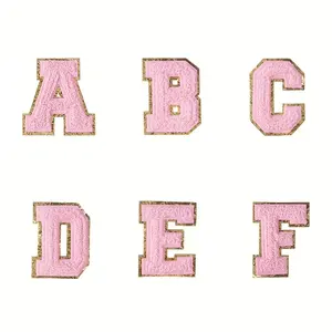 गुलाबी अक्षर वर्णमाला तौलिया कढ़ाई सेनील पैच कपड़े बैग जैकेट सहायक उपकरण सेनील अक्षरों पर एप्लिक आयरन