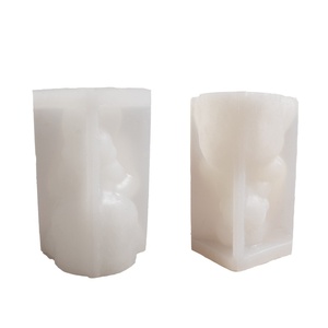 Moule en silicone réutilisable pour bougie parfumée « Maternelle et Bébé enlacés », idéal pour la fabrication artisanale de statues en plâtre et décorations DIY - Product Image 5