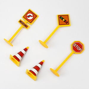 Cake Toppers Traffic Signs 5-Piece Set Plastic Reusable Birthday Party Decorations - Product Image 3