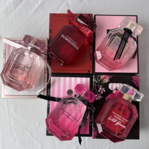 Perfume de Mujer 2026, Nueva Marca, Venta al Por Mayor, 100ml, <span class=keywords><strong>Body</strong></span> <span class=keywords><strong>Mist</strong></span>, Fragancia Duradera, Aroma Floral de Rosas, Estilo <span class=keywords><strong>Victoria</strong></span>'<span class=keywords><strong>s</strong></span> <span class=keywords><strong>Secret</strong></span>, Original - Product Image 1