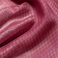 Tissu Jacquard Brocart 100% Polyester Écologique Surface Lisse Largeur 58/60 pouces pour Vêtements de Nuit Féminins Robes d'Intérieur Couleur Personnalisée
