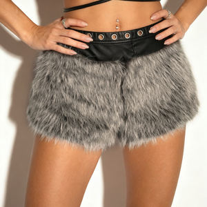 กางเกงขาสั้นผู้หญิงเอวต่ำแต่งขนเฟอร์เทียมแบบต่อผ้า แต่งตาไก่ ทรงเข้ารูป เซ็กซี่ สไตล์ Y2K สำหรับงานปาร์ตี้และคลับ - Product Image 1