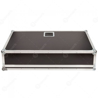 Flight Case Workstation Mobile pour Événements Musicaux avec Contrôleur DJ Pioneer, Table de Mixage, Table Pliable Style Z et Support Ordinateur