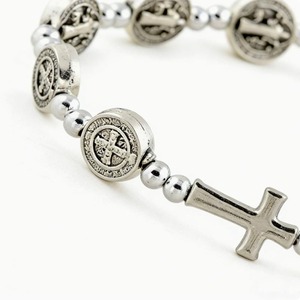 Pulseira de Hematita com Crucifixo e Contas de Metal de São Bento, Elástica - Product Image 3