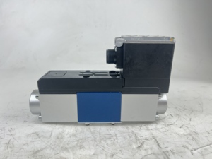 Control direccional proporcional hidráulico 4WRBAE 0811404153 4WRBAE6W18J-2X/G24N9K31/A1M - Product Image 1