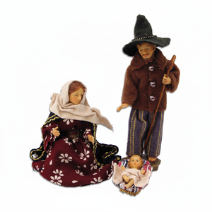 Figurines de la Nativité Alpine en 3 pièces, Sainte Famille pour figurines de Noël de 13 cm, modèle 9006935013559 - Product Image 1