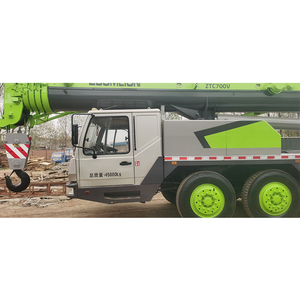 Grúa Zoomlion ZTC700 de 70 Toneladas de Segunda Mano, Confiable, con Motor Weichai Nacional III para Elevación en Construcción - Product Image 1