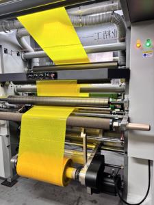 Laminateur de film automobile sans solvant haute vitesse SL-1300M |   Matériaux écologiques en PVC, BOPP et PET de qualité alimentaire, à base de polymères, pour l'adhérence, avec moteur intégré - Product Image 4