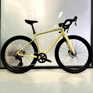 จักรยานเสือหมอบ G2max12 ขนาด 700c ยางสำหรับทุกสภาพถนน โช้คคาร์บอนไฟเบอร์โมดูลัสสูง 50c เบรคดิสก์ไฮดรอลิก เบาะนั่งตามหลักสรีรศาสตร์ - Product Image 1