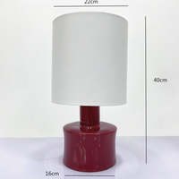 Lampe de table de base en céramique rouge d'abat-jour de tissu blanc de vente chaude pour le café de bureau de décoration à la maison