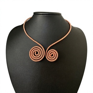 Collar de Cobre de Lujo con Belleza Artesanal Tradicional y Estilo Contemporáneo para Mujeres con Sentido de la Moda - Product Image 1