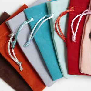 Pochette cadeau personnalisée avec logo, recyclable, sérigraphiée, petite, pour ranger les bagues et les colliers, sacs à cordon en velours pour bijoux - Product Image 3