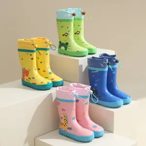 Nouveau design dessin animé animation enfants enfants bottines plates en plein air bottes de pluie à lacets chaussures pour filles