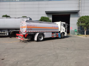 Chinese Factory 5000L Diesel Tanker <b>Truck</b> Semi-Trailer 4x2 Drive Wheel Automatic <b>Transmission</b> for Oil Transportation Nigeria - Product Image 5