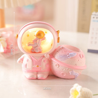 Porte-stylo en résine pour enfants, astronaute spatial, veilleuse avec batterie intégrée, interrupteur à bascule, décoration pour la maison, chambre à coucher, bureau d'étudiant