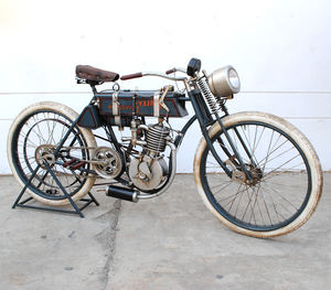 Retro First <span class=keywords><strong>Harley</strong></span> Indian Motorcycle 1:1 Modelo de metal Pintado a mano Decoración suave para Bar Cafetería Restaurante - Product Image 1