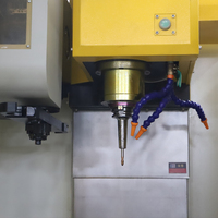 Centre d'usinage vertical CNC compact Kerui Meike Syntec VMC650 à quatre axes BT40 avec magazine d'outils automatique 24 emplacements