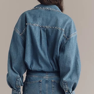 Robe longue décontractée d'été Essential Antwerp Ilene, broderie florale, fausse fourrure avec dentelle ajourée, taille naturelle, logo frontal - Product Image 2