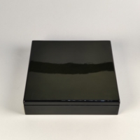 Boîte à chocolat en bois finition piano noir avec doublure en velours, logo personnalisé, charnière métallique pour l'emballage de cadeaux de desserts pour le Ramadan et l'Aïd