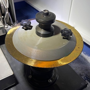 Machine à affûter les lames de scie CNC HSS avec moteur et roulement pour la coupe de métaux en acier rapide, affûtage de lames de haute précision - Product Image 6