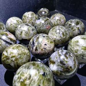 ลูกบอลคริสตัลไมก้าสีเขียวธรรมชาติคุณภาพสูงสำหรับงานฝีมือตกแต่งบ้านและของขวัญขายส่ง - Product Image 2