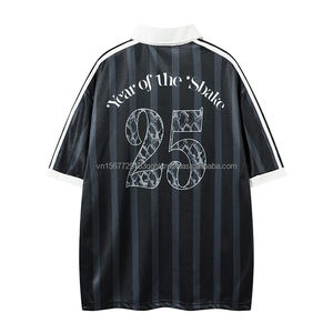 Maillot de football classique rétro vintage à manches courtes, respirant, col en V, pour homme, été, imprimé rayures et lettres, color block, t-shirt - Product Image 5