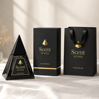 Einzigartige 30ml 50ml 100ml Pyramidenförmige Glas-Parfümflasche mit Schwerem Gewichtiger Basis und Dreieckigem Design, Schwarzer Konischer Kappe