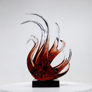 Scultura Artigianale in Resina con Effetto Fiamma Sfumato Rosso-Marrone, Finemente Lucidata, Decorazione Artistica di Lusso - Product Image 4